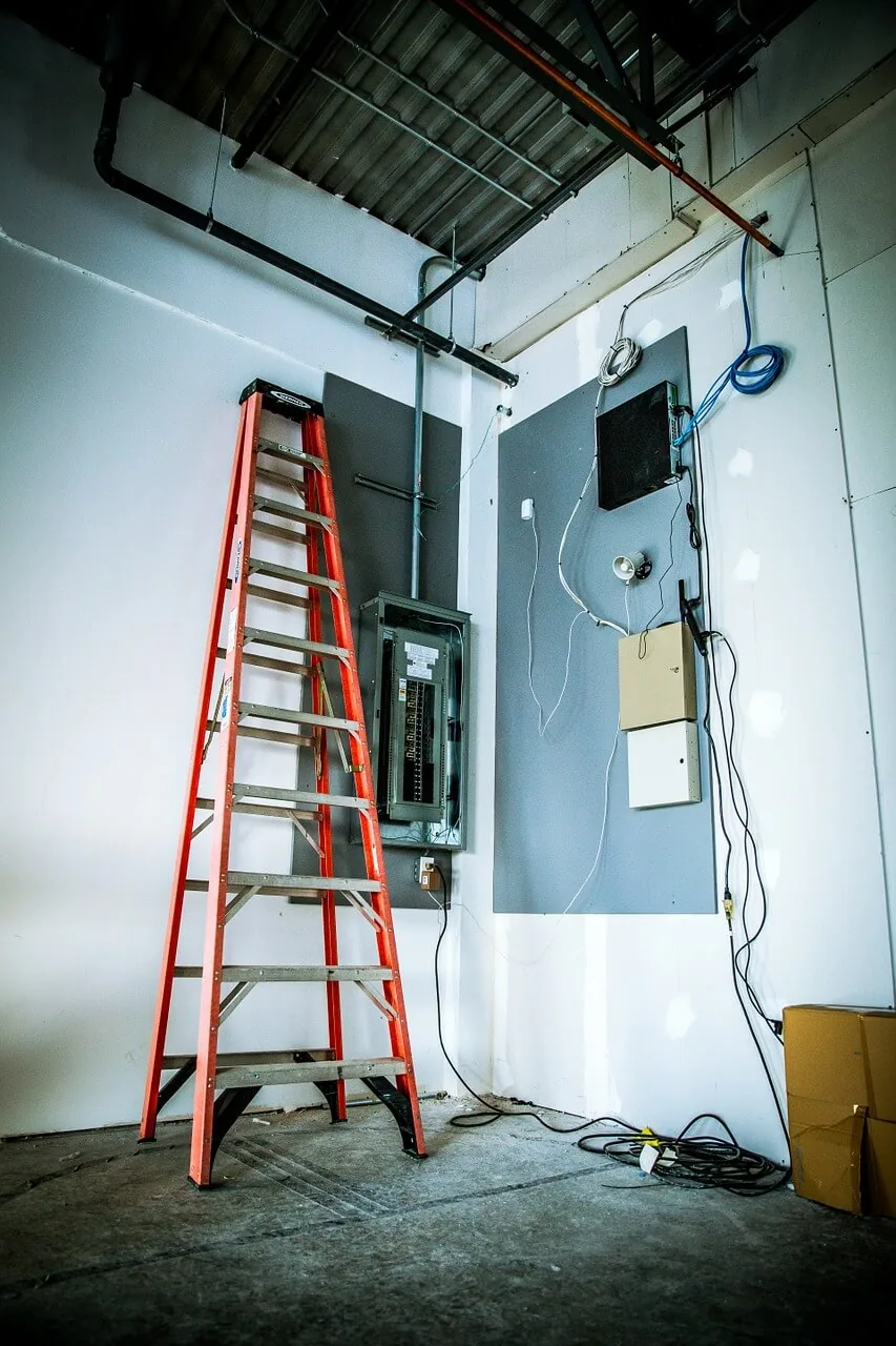 Ancien tableau électrique remplacé lors d’une rénovation