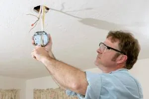 Installation électrique domestique posée dans un logement.